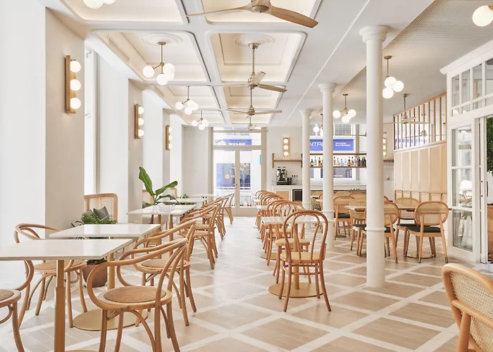 Icon Malabar מלון